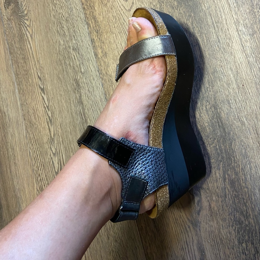 Naot Wedge Leather Sandal 7.5